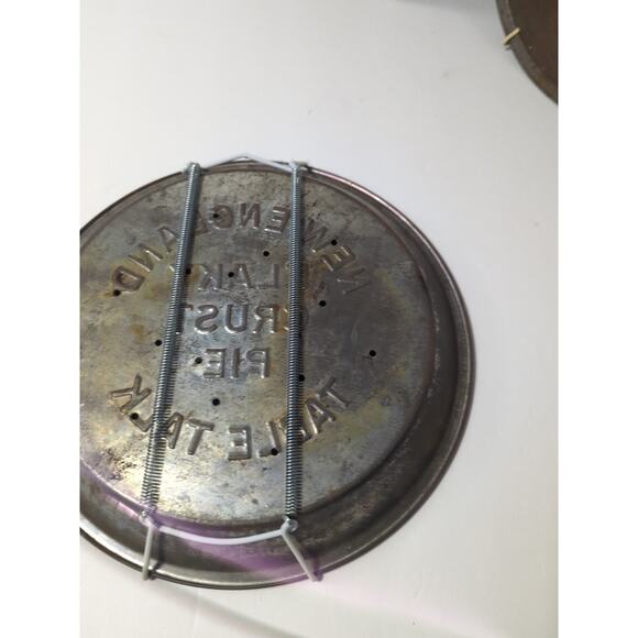 Set Of 3 Vintage Table Talk New England Flaky Crust Tin Pie Pan 9.5" with hanger - Picture 5 of 8